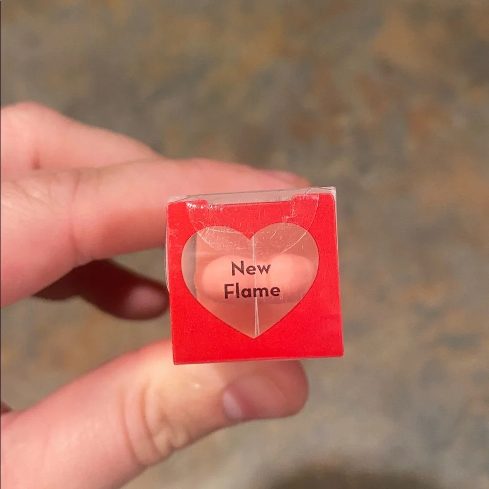 Creme Glossy 12 Hour Lip Stain - New Flam NWT